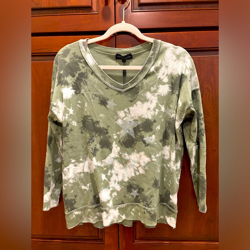 Flora Ashley v-neck star sweater